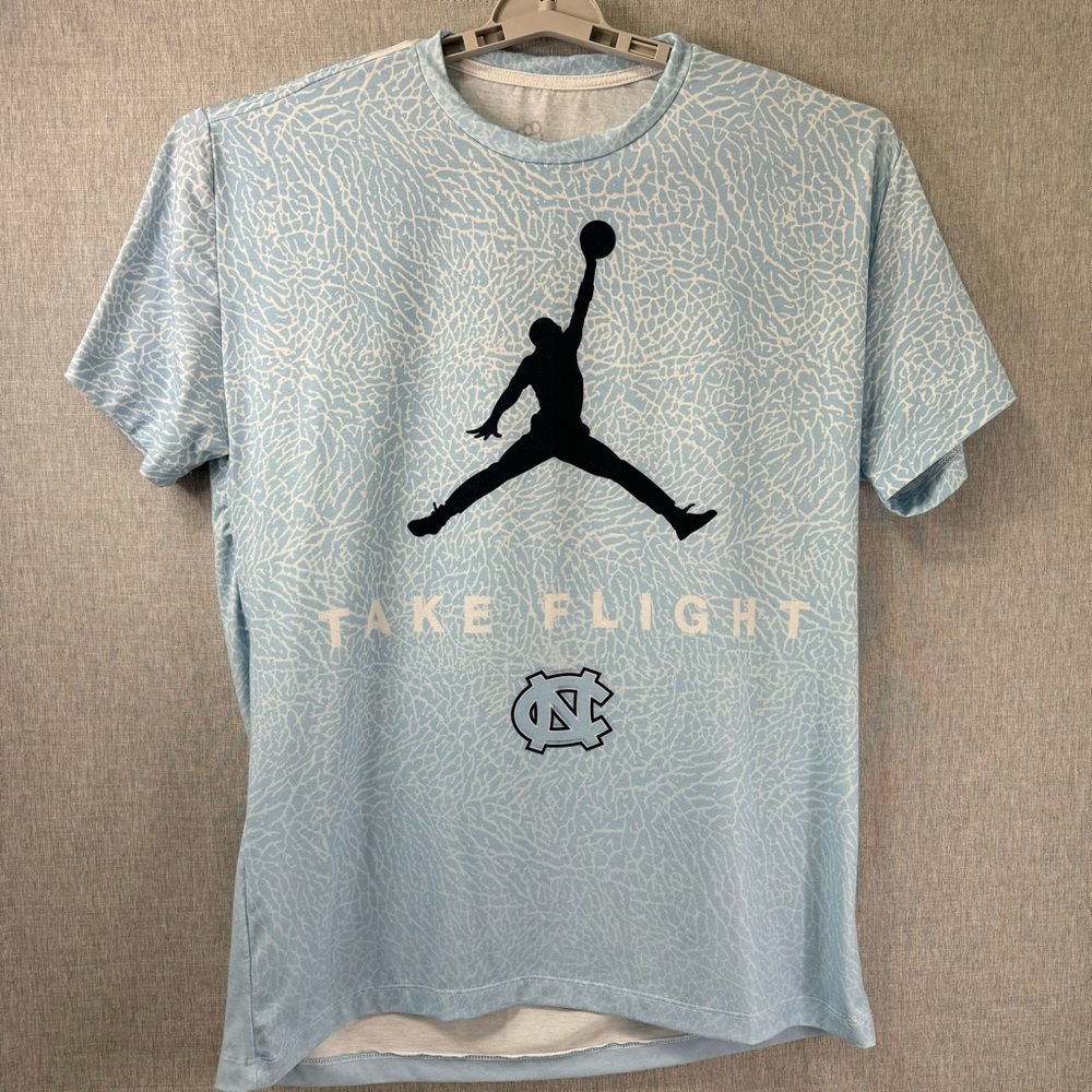 Mens Large Jordan Carolina Blue Take Flight UNC Elephant Print T-Shirt